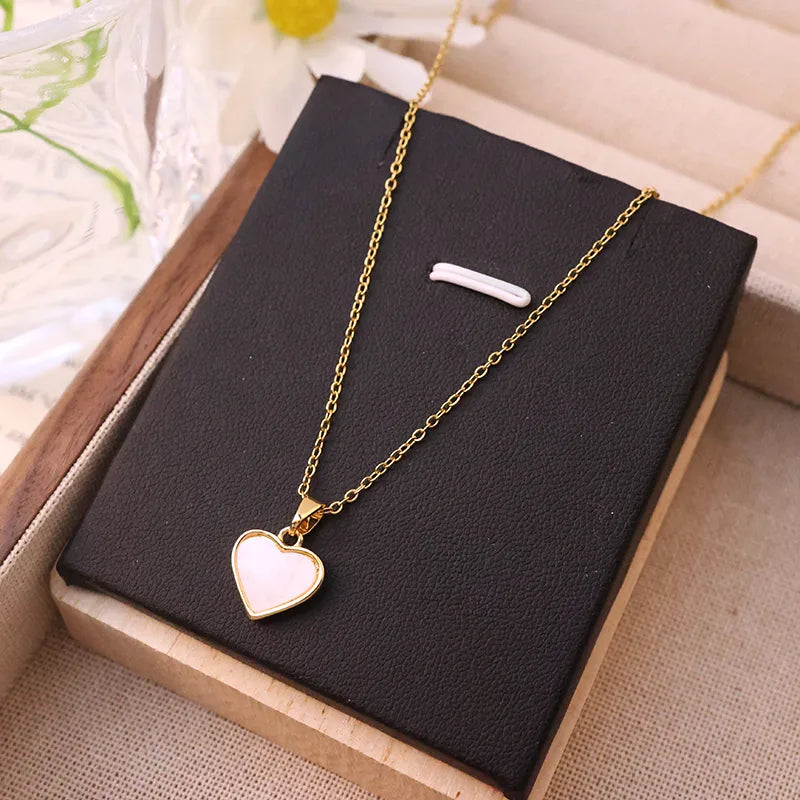 Collar colgante corazón dorado