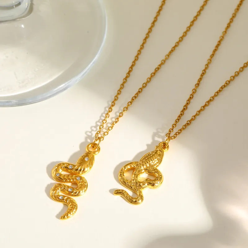 Collar colgante serpiente mujer 2