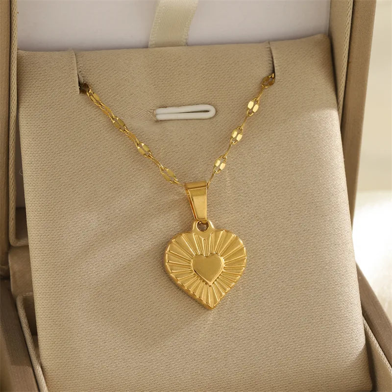 Collar corazón nudo de lazo 23